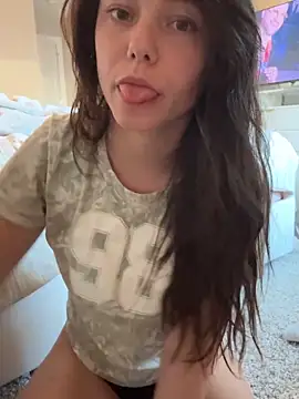 Snapshot of lilbbyily chatting on 17, 4, 2026 lilbbyily online show from 17, 4, 2026