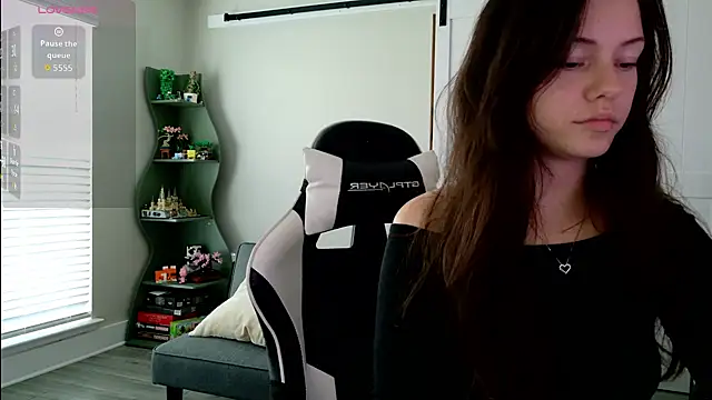 Snapshot of lilbbyily chatting on 18, 5, 2026 lilbbyily online show from 18, 5, 2026
