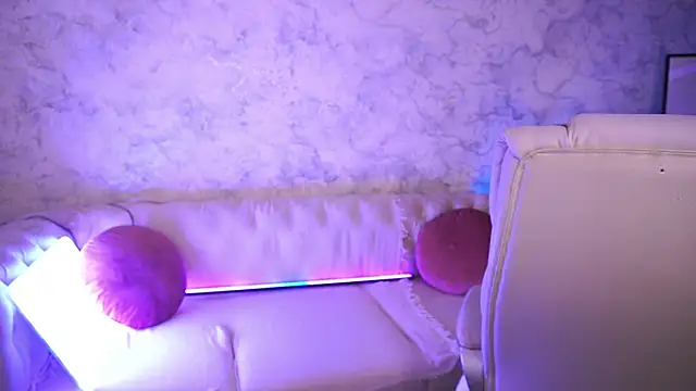 Snapshot of CurlyCandyXX chatting on 24, 10, 2025 CurlyCandyXX online show from 24, 10, 2025