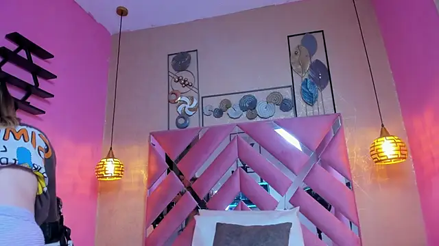 Snapshot of SweetMichel_ chatting on 30, 10, 2025 SweetMichel online show from 30, 10, 2025