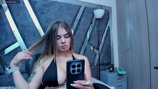 Snapshot of SweetMichel_ chatting on 27, 2, 2026 SweetMichel online show from 27, 2, 2026