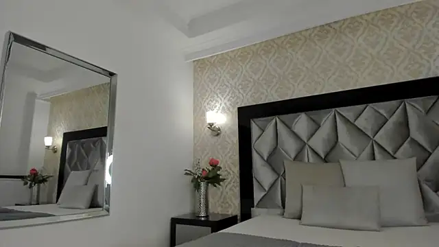 Layla Mackenzie online show from 19, 9, 2025