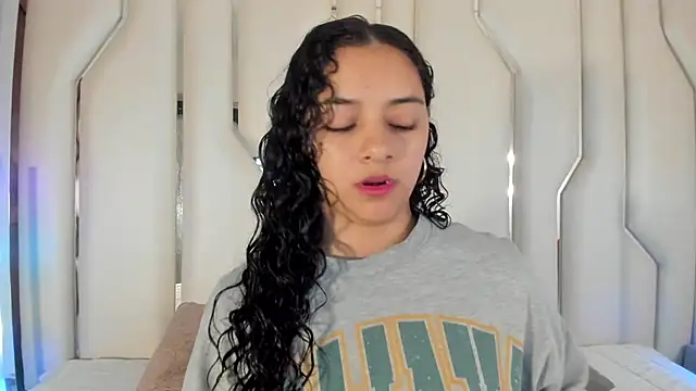 Snapshot of Angellit_Afrodita_ chatting on 5, 6, 2026 Angellit Afrodita online show from 5, 6, 2026