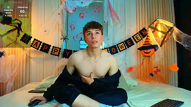 Snapshot of TaylerWhite chatting on 26, 10, 2025 TaylerWhite online show from 26, 10, 2025