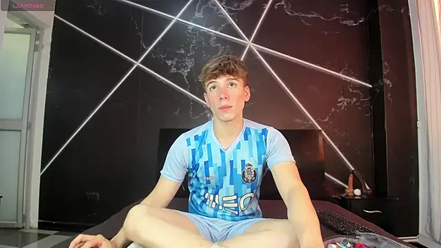 Snapshot of TaylerWhite chatting on 27, 11, 2025 TaylerWhite online show from 27, 11, 2025