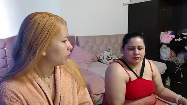 Snapshot of MISTRESSMILF40 chatting on 17, 12, 2025 MISTRESSMILF40 online show from 17, 12, 2025