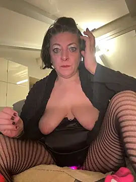 Snapshot of cicetta chatting on 4, 10, 2025 cicetta online show from 4, 10, 2025