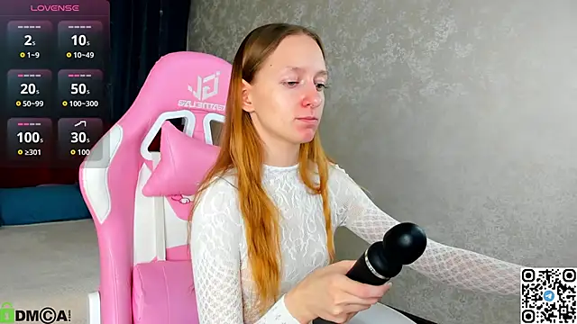 Mia E1fie online show from 8, 11, 2025