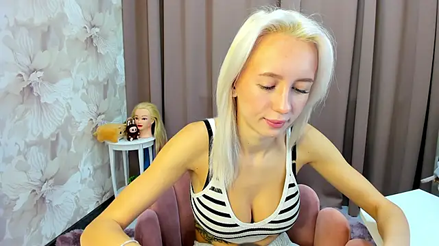 cute luucy online show from 23, 10, 2025