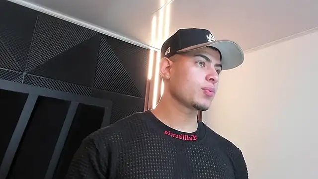 Snapshot of marco_garciia_ chatting on 2, 10, 2025 marco garciia online show from 2, 10, 2025
