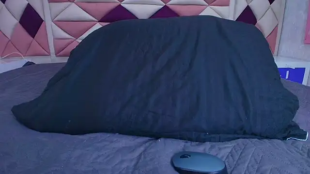 valecastro  online show from 14, 9, 2025