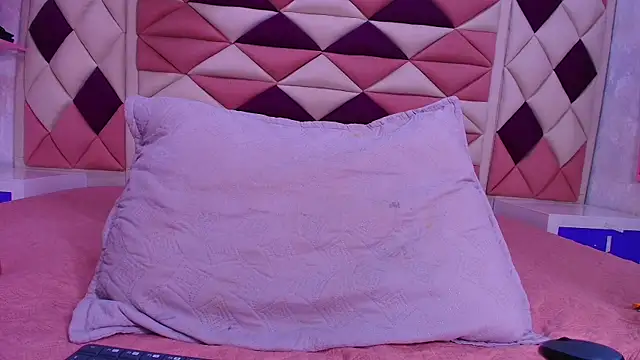 valecastro  online show from 12, 11, 2025