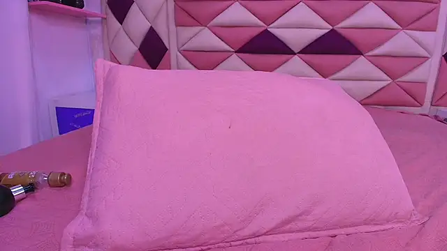 valecastro  online show from 13, 11, 2025