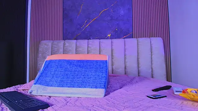 valecastro  online show from 4, 12, 2025