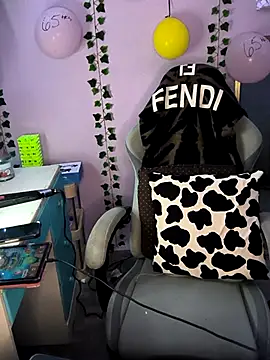 Snapshot of Purple2StayThnxx chatting on 8, 9, 2025 Purple2StayThnxx online show from 8, 9, 2025