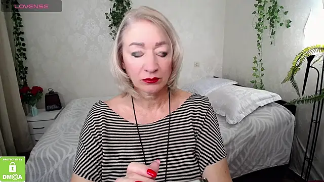 Snapshot of hunters_woman chatting on 12, 10, 2025 hunters woman online show from 12, 10, 2025