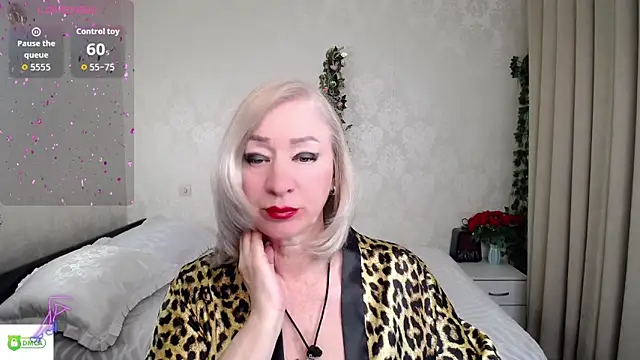 hunters woman online show from 11, 5, 2026