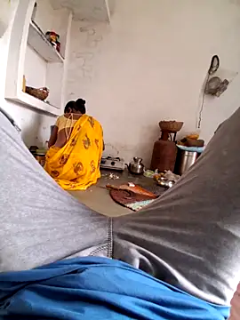 Snapshot of RAYI_Queen_3 chatting on 26, 10, 2025 RAYI Queen 3 online show from 26, 10, 2025