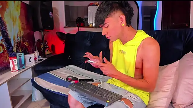 Snapshot of Steven_baby69 chatting on 13, 9, 2025 Steven baby69 online show from 13, 9, 2025