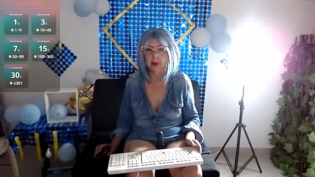 Snapshot of ruth_blue21 chatting on 5, 10, 2025 ruth blue21 online show from 5, 10, 2025