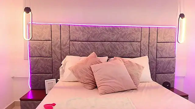 Snapshot of abril__lee__ chatting on 15, 11, 2025 abril lee online show from 15, 11, 2025