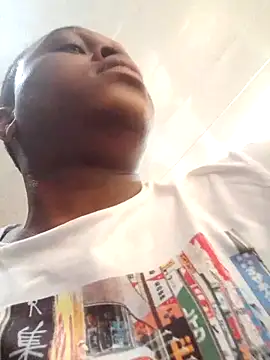 Snapshot of Moet_Chandon chatting on 9, 10, 2025 Moet Chandon online show from 9, 10, 2025