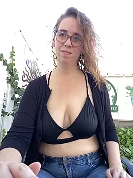 Snapshot of sweetsocalgirl chatting on 15, 9, 2025 sweetsocalgirl online show from 15, 9, 2025