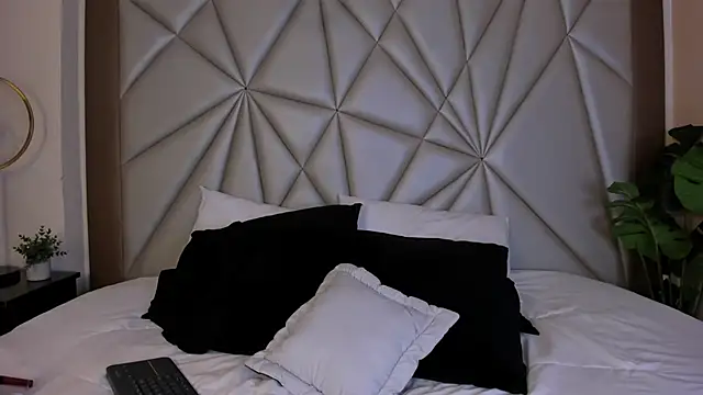 MeganHoffmaan online show from 19, 11, 2025