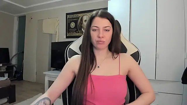 EmiLovsi online show from 4, 3, 2026