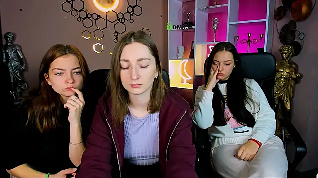 eva smiith  online show from 22, 12, 2025