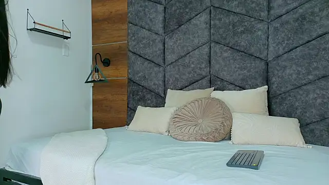 RiriiBrunette   online show from 3, 12, 2025