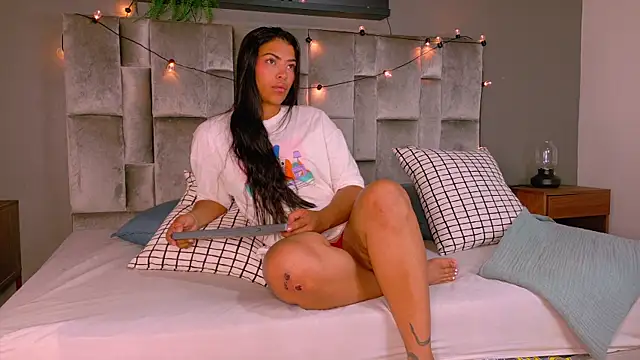 Snapshot of RiriiBrunette__ chatting on 16, 12, 2025 RiriiBrunette online show from 16, 12, 2025