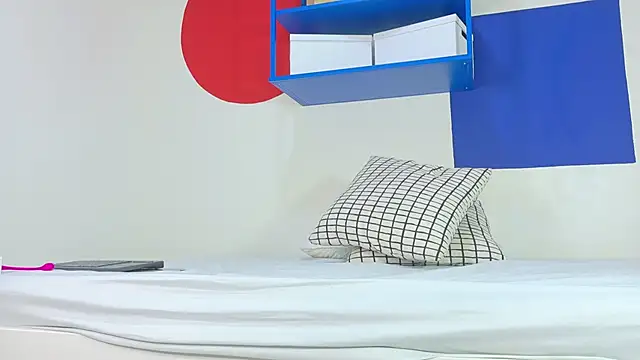 Snapshot of RiriiBrunette__ chatting on 18, 12, 2025 RiriiBrunette online show from 18, 12, 2025