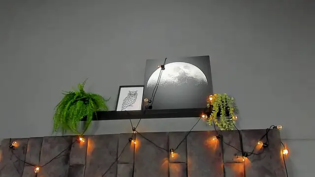 Snapshot of RiriiBrunette__ chatting on 5, 1, 2026 RiriiBrunette online show from 5, 1, 2026