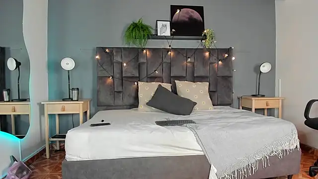 Snapshot of RiriiBrunette__ chatting on 10, 1, 2026 RiriiBrunette online show from 10, 1, 2026