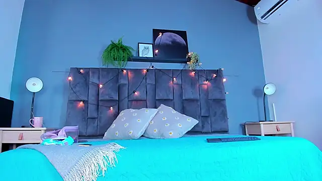 Snapshot of RiriiBrunette__ chatting on 13, 1, 2026 RiriiBrunette online show from 13, 1, 2026