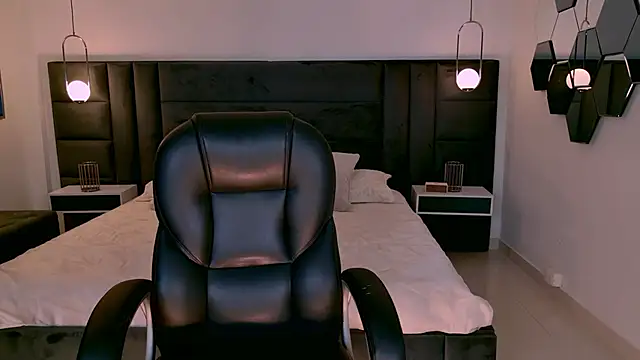 AgathaKondo  online show from 19, 4, 2026