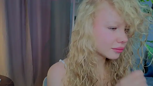 Snapshot of emilyshepar_d chatting on 6, 11, 2025 emilyshepar d online show from 6, 11, 2025