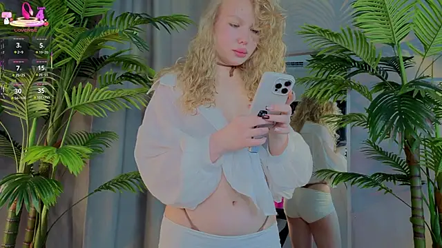 Snapshot of emilyshepar_d chatting on 18, 11, 2025 emilyshepar d online show from 18, 11, 2025