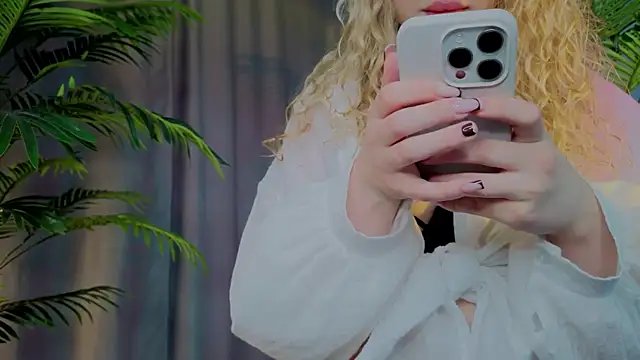 Snapshot of emilyshepar_d chatting on 19, 11, 2025 emilyshepar d online show from 19, 11, 2025