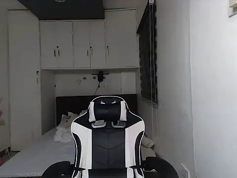 Snapshot of eattmebabyy chatting on 1, 3, 2026 eattmebabyy online show from 1, 3, 2026