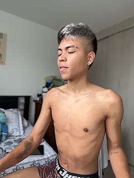Snapshot of MaxiWildd chatting on 13, 7, 2026 MaxiWildd online show from 13, 7, 2026