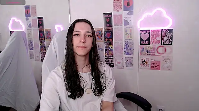 Snapshot of SilverMuse chatting on 3, 4, 2026 SilverMuse online show from 3, 4, 2026