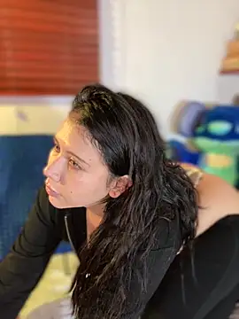 snow doll online show from 28, 10, 2025