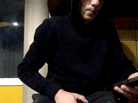 Snapshot of adiluci1 chatting on 21, 12, 2025 adiluci1 online show from 21, 12, 2025