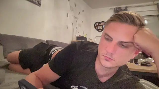 Snapshot of Sweetbooy90 chatting on 13, 6, 2026 Sweetbooy90 online show from 13, 6, 2026
