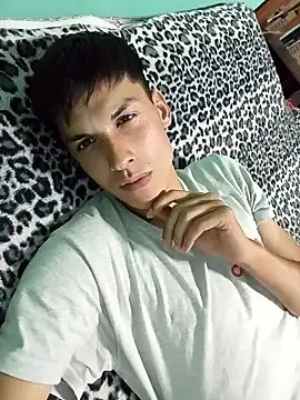 Snapshot of frankitocam4 chatting on 1, 12, 2025 frankitocam4 online show from 1, 12, 2025