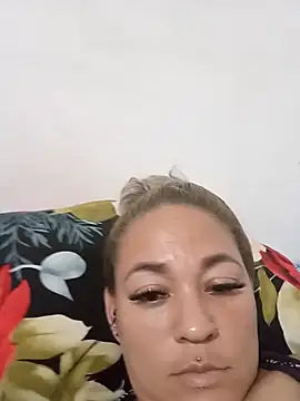 Snapshot of Diablamix chatting on 4, 10, 2025 Diablamix online show from 4, 10, 2025