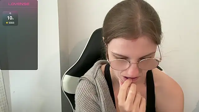 BustyKellyXXX online show from 13, 11, 2025