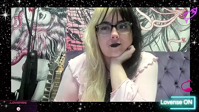 Snapshot of LunaCosmos chatting on 8, 4, 2026 LunaCosmos online show from 8, 4, 2026